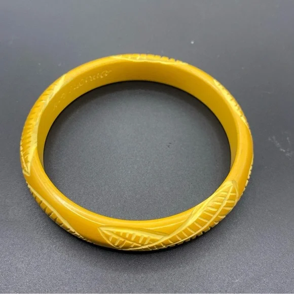 Vintage Bakelite Bangle Bracelet Carved Pattern Butterscotch 16.21 gm